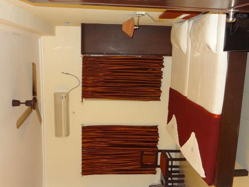 Mjm Plaza Hotel Kochi Exterior photo